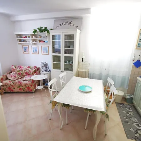 Casa Rosi - 50 Steps From The Beach Apartamento